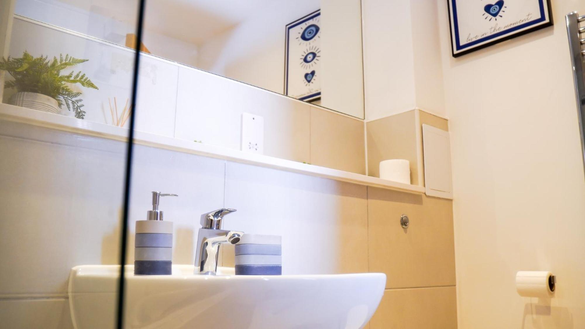 Manchester City Centre Apt With Balcony & Free Parking - Including Free 1-Hour Late Check-Out For Bookings On The 29Th 31St May, Justeat Voucher For 2-Night Stays Minimum! Exteriör bild