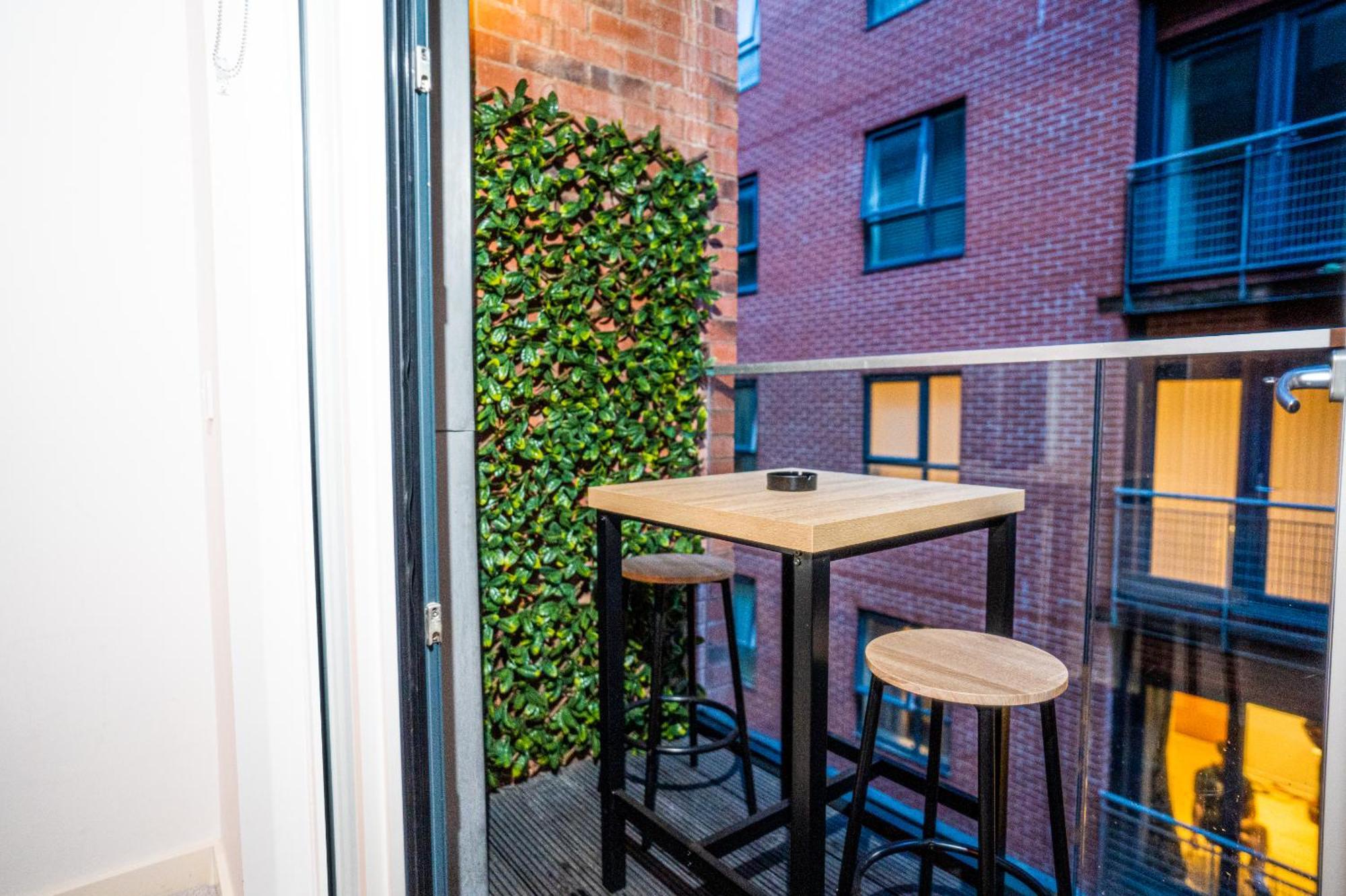 Manchester City Centre Apt With Balcony & Free Parking - Including Free 1-Hour Late Check-Out For Bookings On The 29Th 31St May, Justeat Voucher For 2-Night Stays Minimum! Exteriör bild